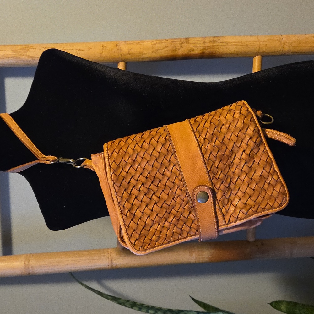 Viola Castellani Woven Leather Clutch